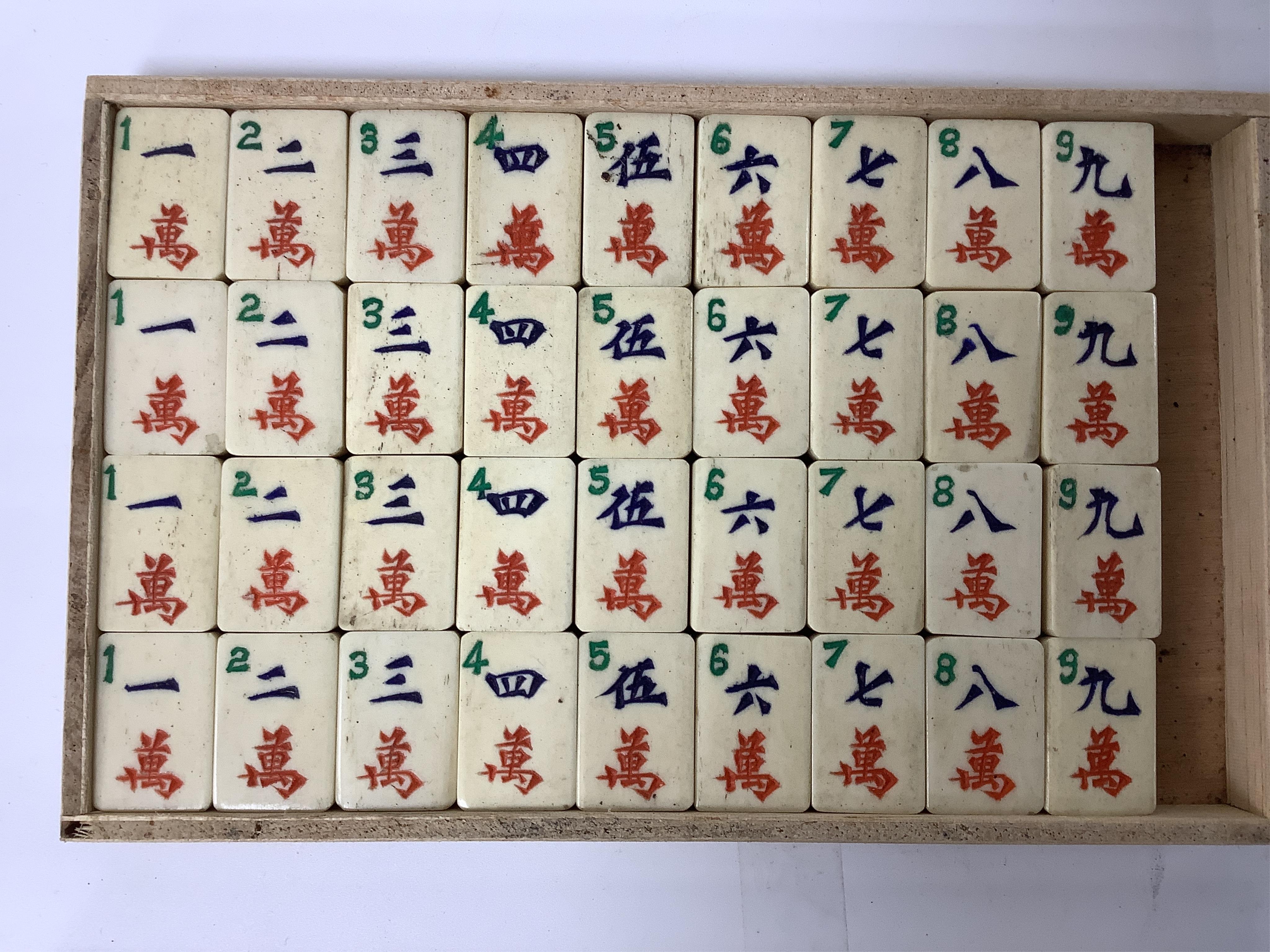 A Chinese bone mahjong set, cased, 23cm wide. Condition - fair